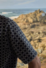 Laden Sie das Bild in den Galerie-Viewer, Portuguese Flannel - Portuguese Tile - White/Navy Hemden Portuguese Flannel
