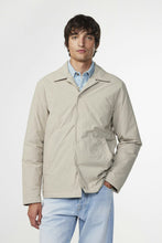 Laden Sie das Bild in den Galerie-Viewer, NN07 - Matteo 8280 Gepolstert Jacke - Khaki Stein Jacken NN07
