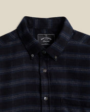 Laden Sie das Bild in den Galerie-Viewer, Portuguese Flannel - Cachal - Black/Blue Hemden Portuguese Flannel
