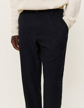 Laden Sie das Bild in den Galerie-Viewer, Les Deux - Como Reg Wool Suit Pants - Dark Navy Melange Hosen Les Deux
