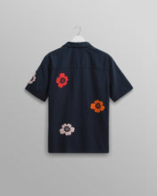 Laden Sie das Bild in den Galerie-Viewer, Wax London - Didcot Shirt Navy Applique Floral Hemden Wax London
