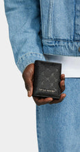 Laden Sie das Bild in den Galerie-Viewer, Daily Paper - Black Kidis Monogram Wallet Accessoires Daily Paper
