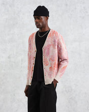 Laden Sie das Bild in den Galerie-Viewer, Wax London - Alban Cardigan Paisley - Pink Pullover Wax London
