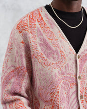 Laden Sie das Bild in den Galerie-Viewer, Wax London - Alban Cardigan Paisley - Pink Pullover Wax London
