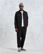 Laden Sie das Bild in den Galerie-Viewer, Wax London - Lomond Petal Jacquard Quilted Overshirt - Black Hemden Wax London
