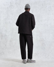 Laden Sie das Bild in den Galerie-Viewer, Wax London - Lomond Petal Jacquard Quilted Overshirt - Black Hemden Wax London
