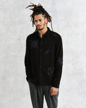 Laden Sie das Bild in den Galerie-Viewer, Wax London - Trin Geometrical Embroidered Corduroy Shirt - Black Hemden Wax London
