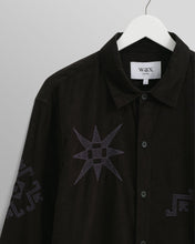 Laden Sie das Bild in den Galerie-Viewer, Wax London - Trin Geometrical Embroidered Corduroy Shirt - Black Hemden Wax London
