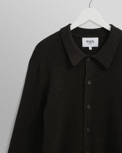 Laden Sie das Bild in den Galerie-Viewer, Wax London - Tristan Cable Stitch Knitted Shirt - Black Hemden Wax London
