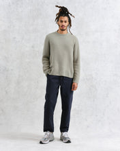 Laden Sie das Bild in den Galerie-Viewer, Wax London - Wilde Boucle Jumper - Green Pullover Wax London
